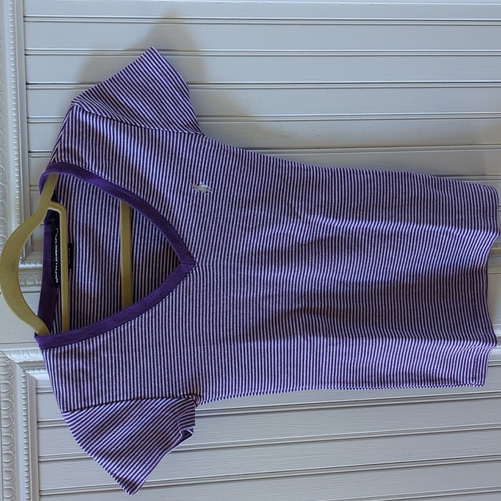 Ralph Lauren Short Sleeve V Neck Top. Size XS. EUC